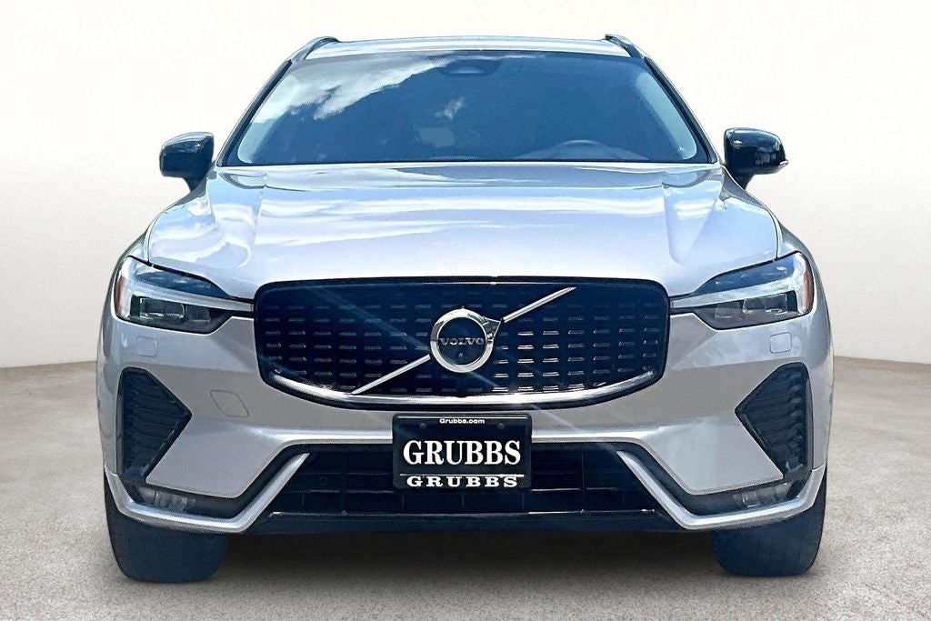 2023 Volvo XC60 B5 Plus Dark Theme