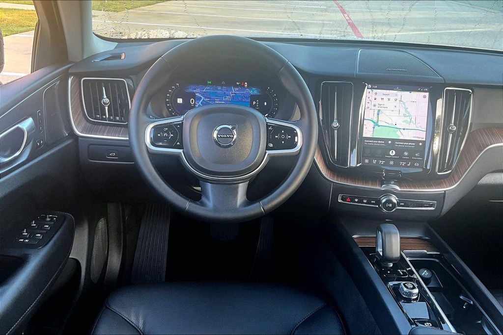 2023 Volvo XC60 B5 Plus Dark Theme