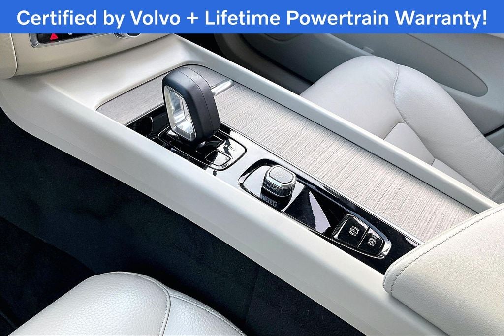 2023 Volvo XC60 B5 Plus Dark Theme