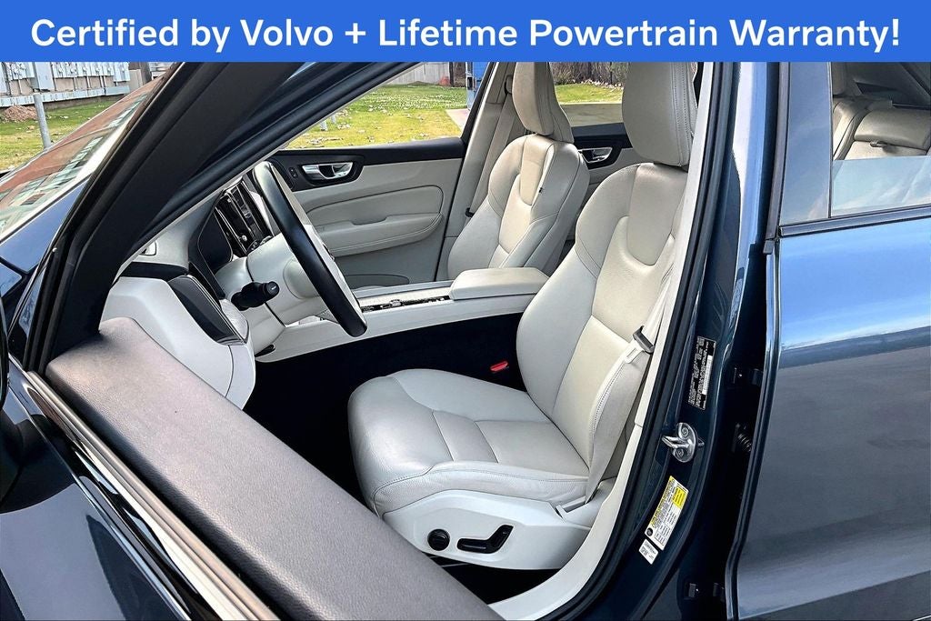 2023 Volvo XC60 B5 Plus Dark Theme