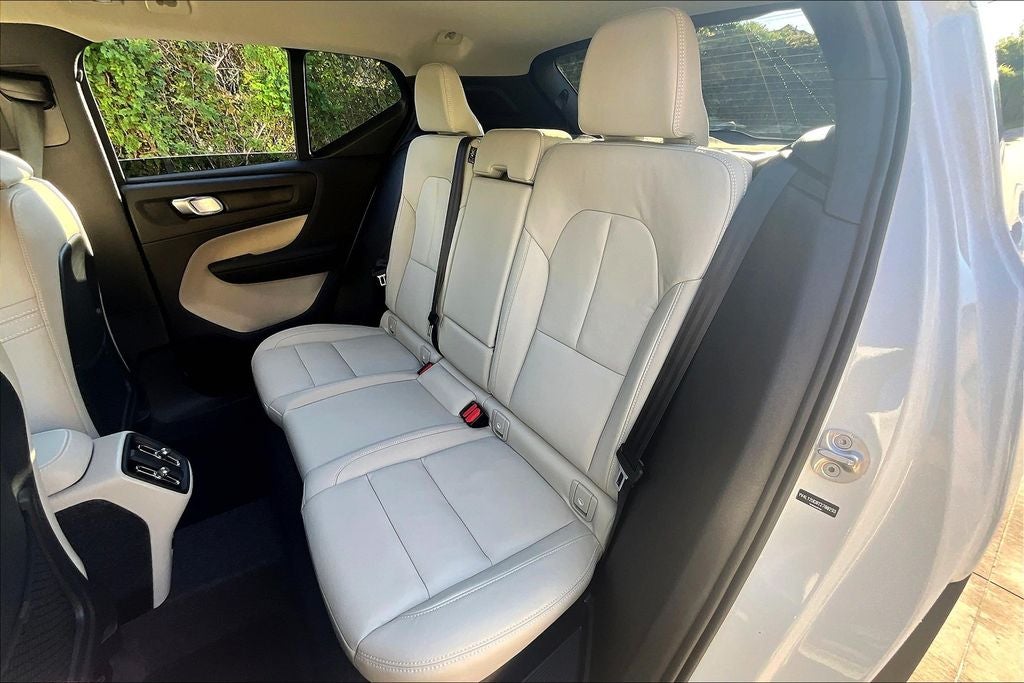 2026 Volvo XC40 B5 Plus