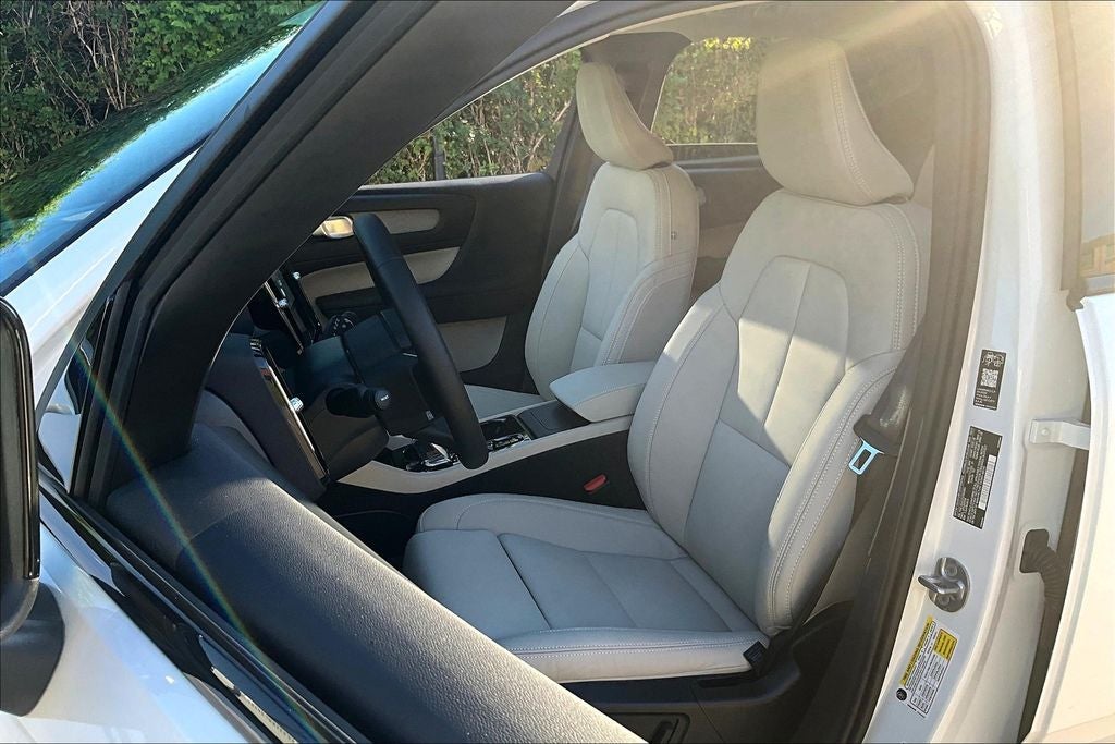 2026 Volvo XC40 B5 Plus