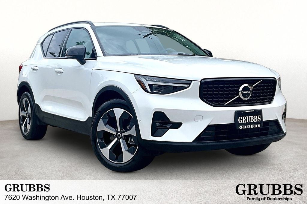 2026 Volvo XC40 B5 Plus
