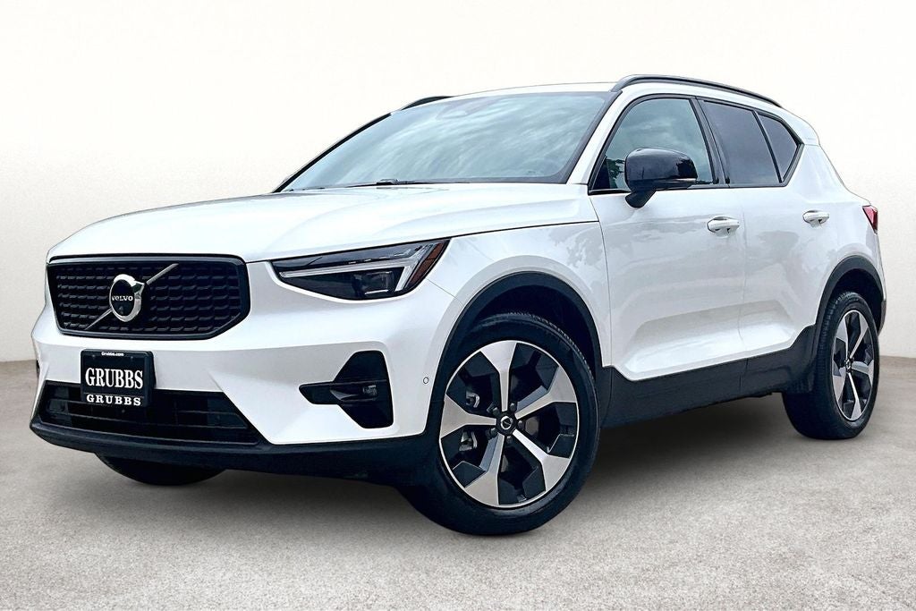 2026 Volvo XC40 B5 Plus