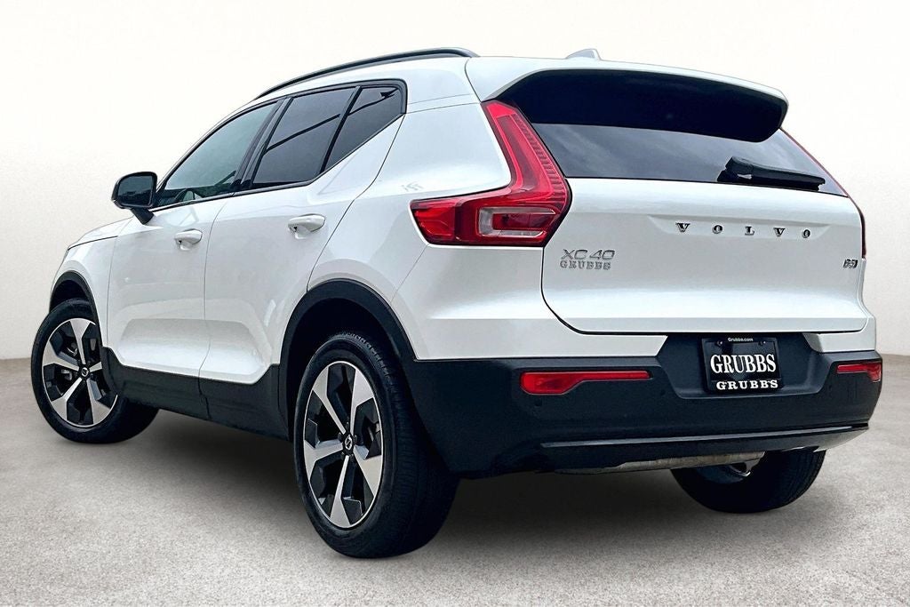 2026 Volvo XC40 B5 Plus