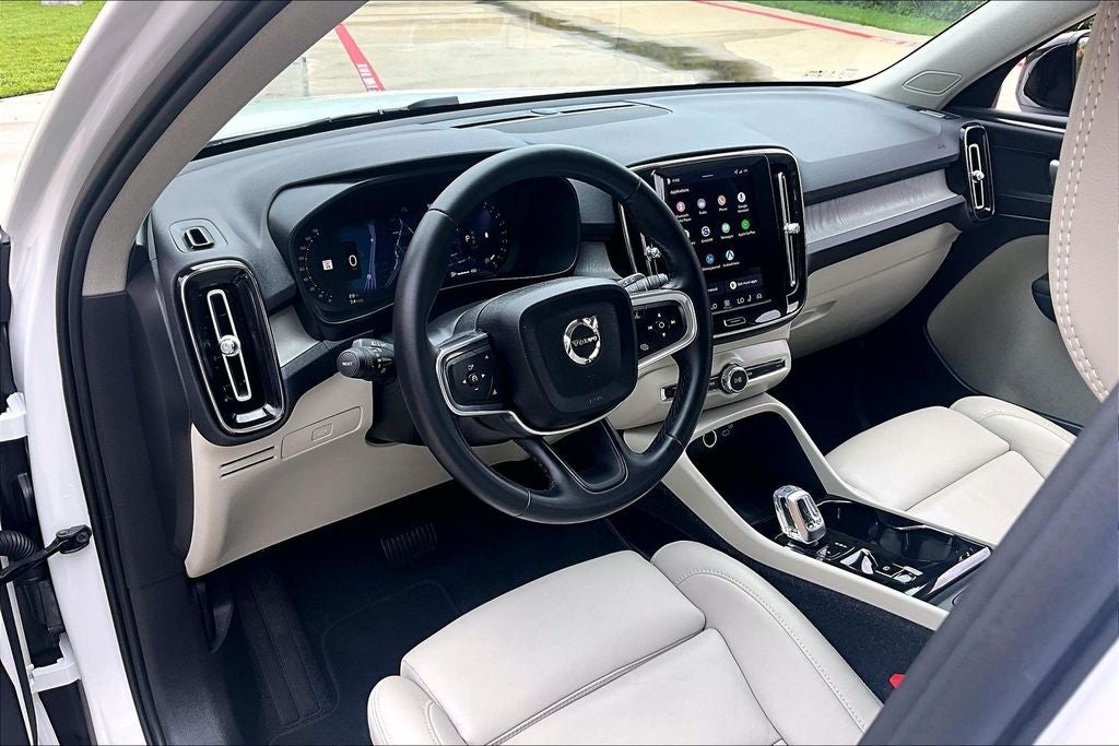 2026 Volvo XC40 B5 Plus