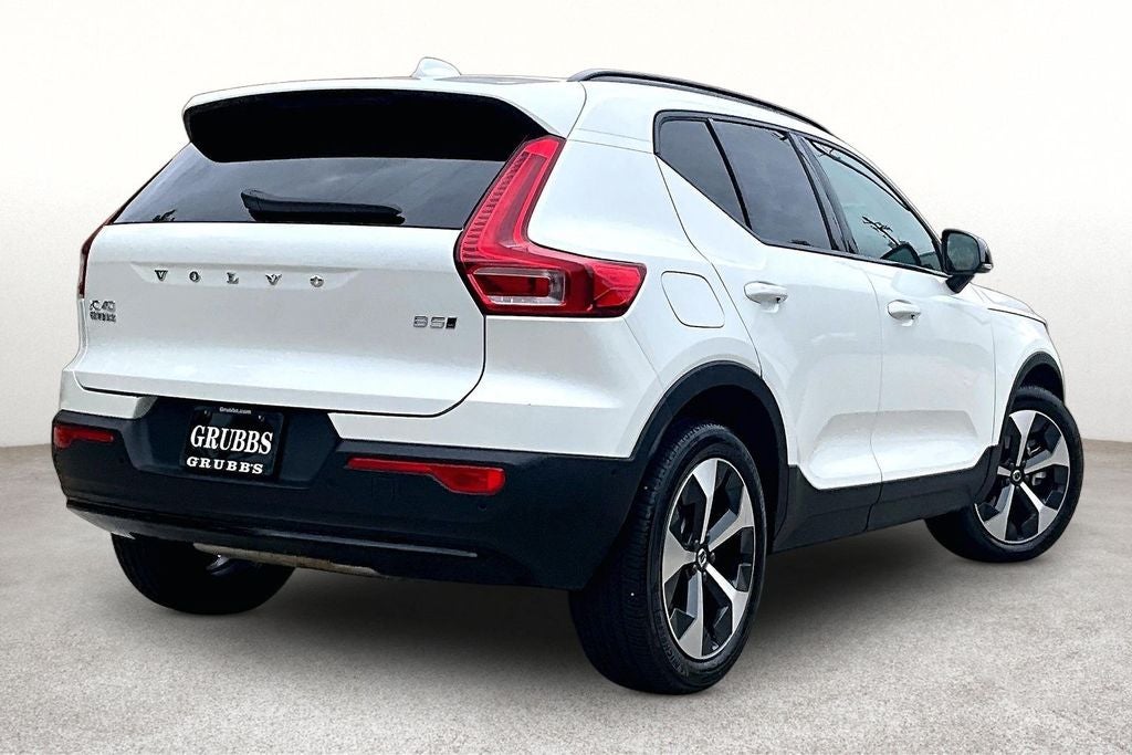 2026 Volvo XC40 B5 Plus
