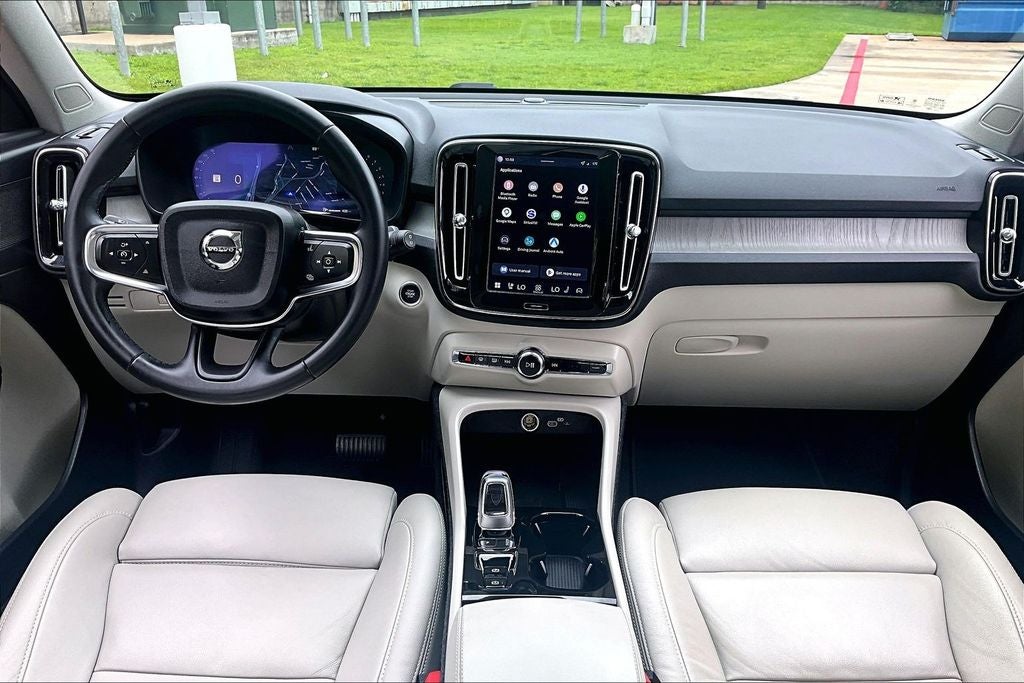 2026 Volvo XC40 B5 Plus