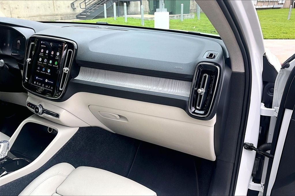 2026 Volvo XC40 B5 Plus