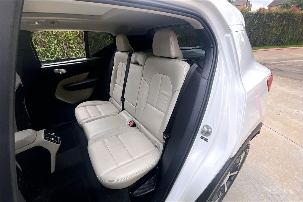 2026 Volvo XC40 B5 Plus