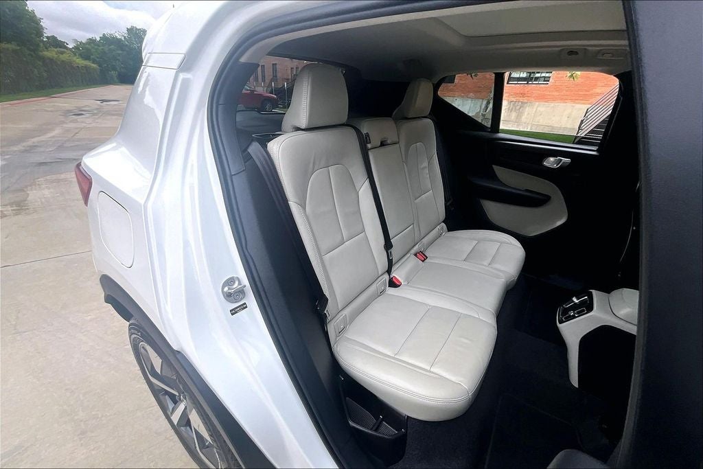 2026 Volvo XC40 B5 Plus