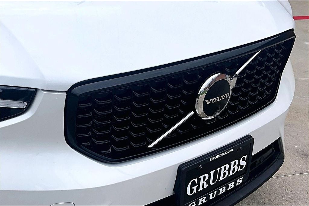 2026 Volvo XC40 B5 Plus