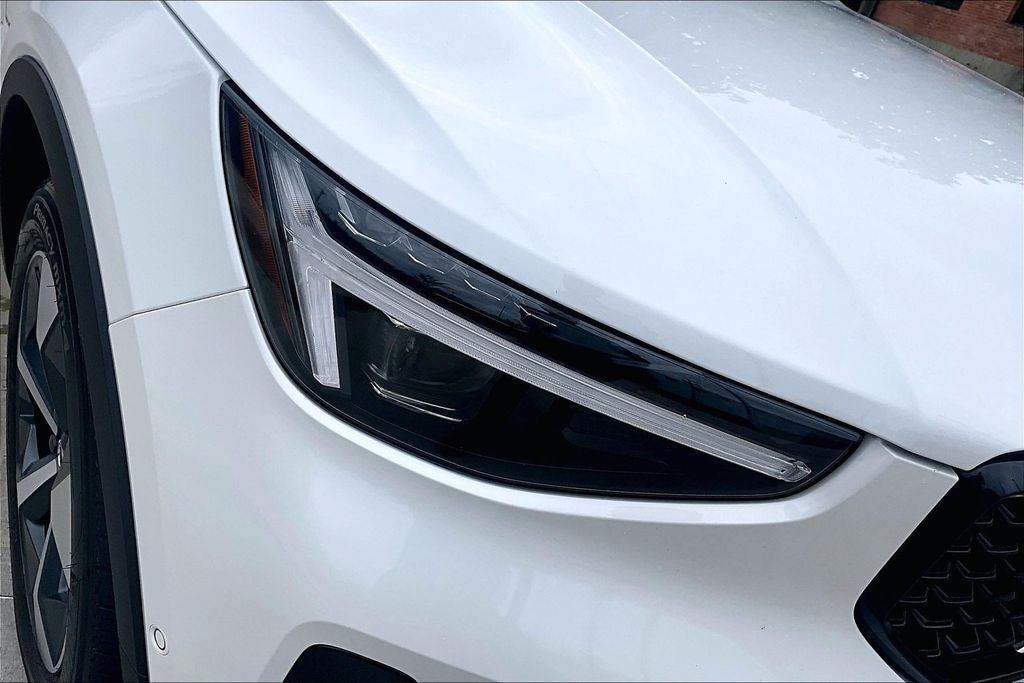 2026 Volvo XC40 B5 Plus
