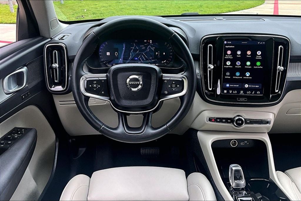2026 Volvo XC40 B5 Plus