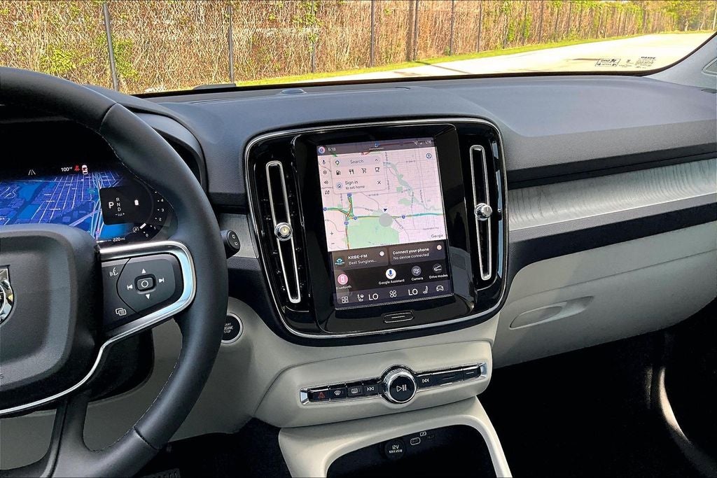 2026 Volvo XC40 B5 Plus