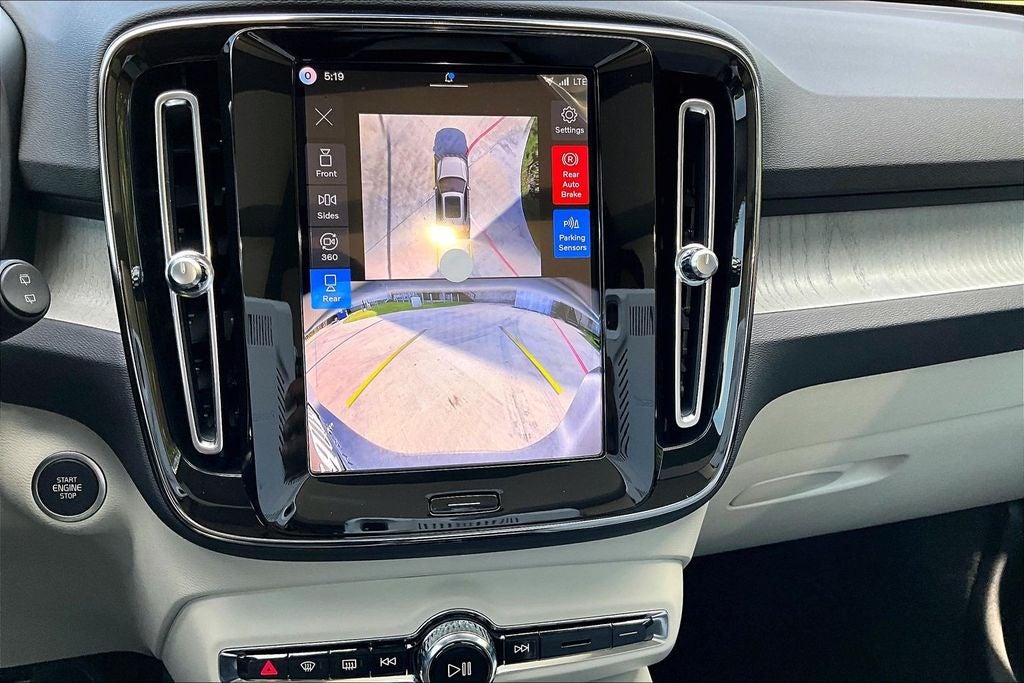 2026 Volvo XC40 B5 Plus