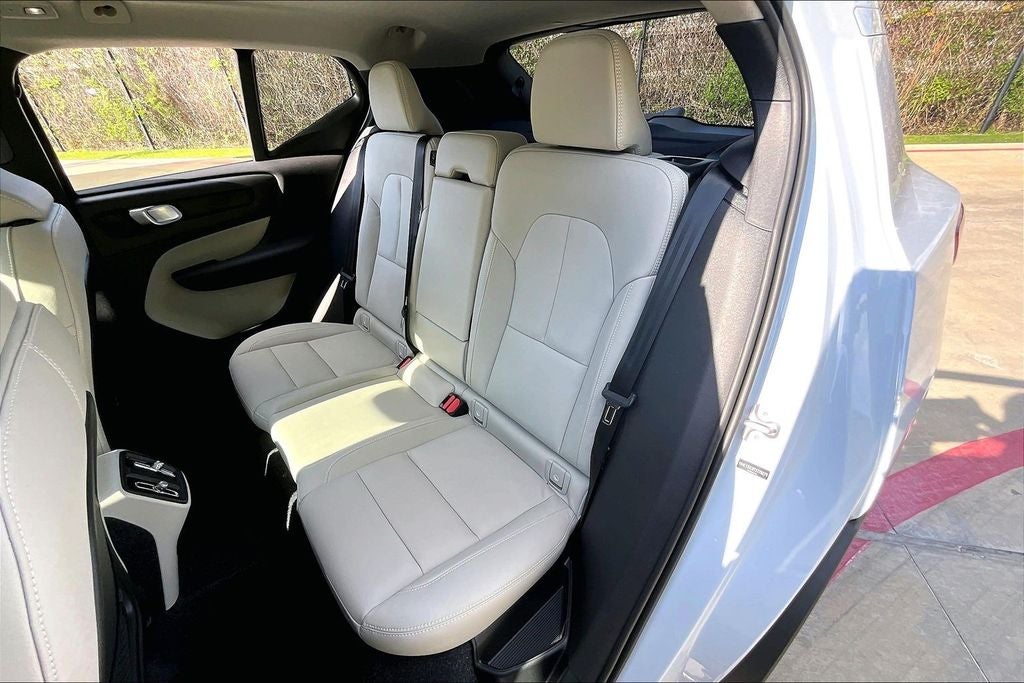 2026 Volvo XC40 B5 Plus