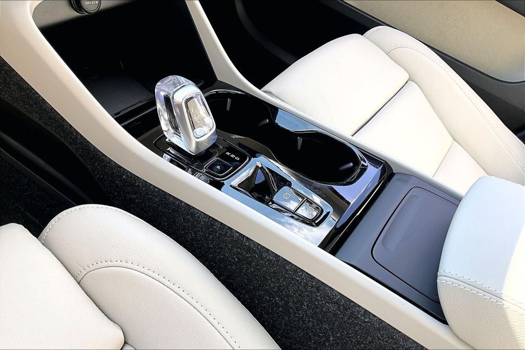 2026 Volvo XC40 B5 Plus