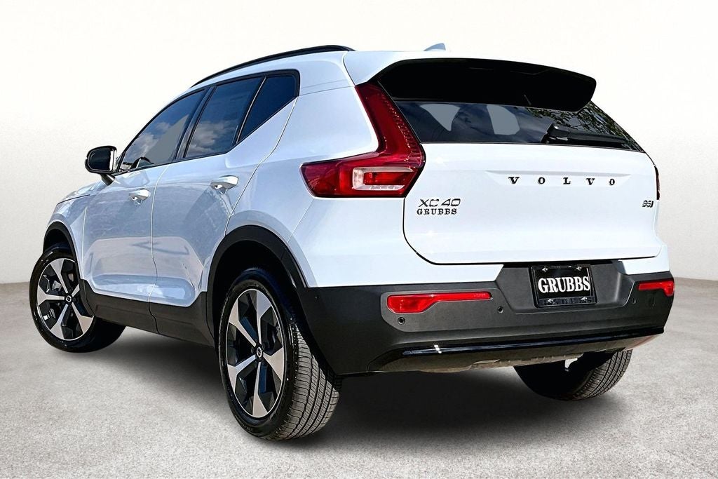 2026 Volvo XC40 B5 Plus