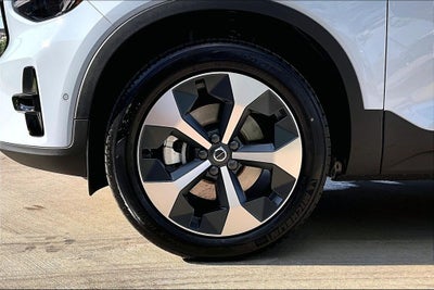 2026 Volvo XC40 B5 Plus