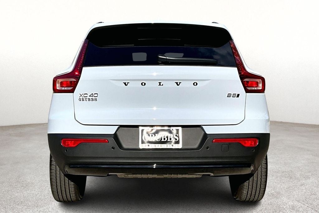 2026 Volvo XC40 B5 Plus