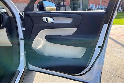 2026 Volvo XC40 B5 Plus