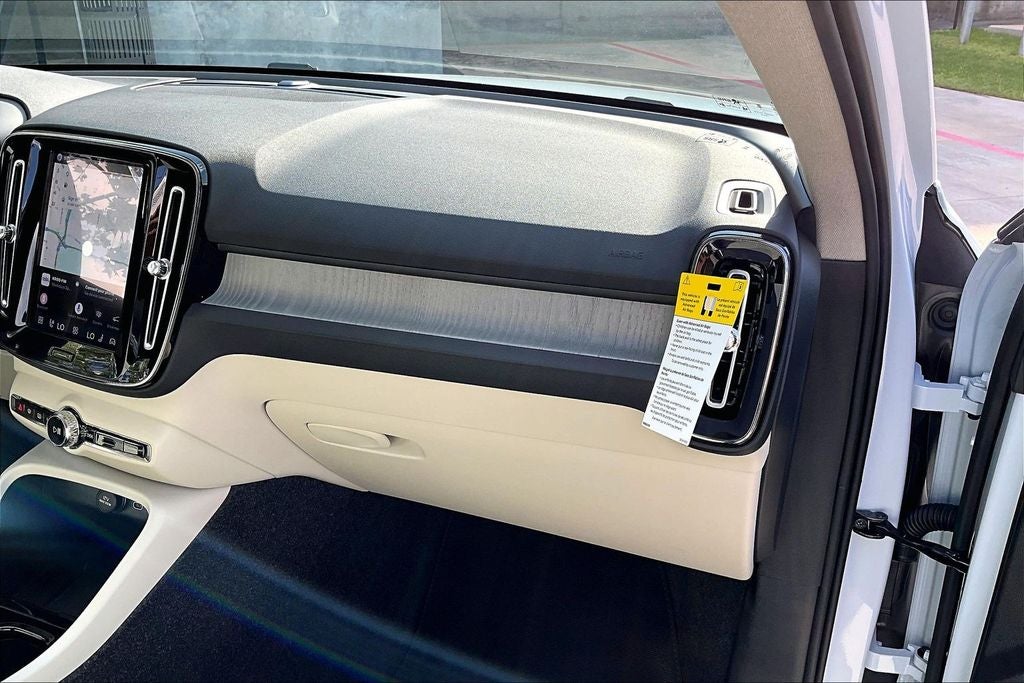 2026 Volvo XC40 B5 Plus