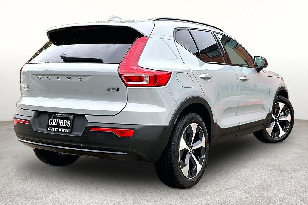 2026 Volvo XC40 B5 Plus
