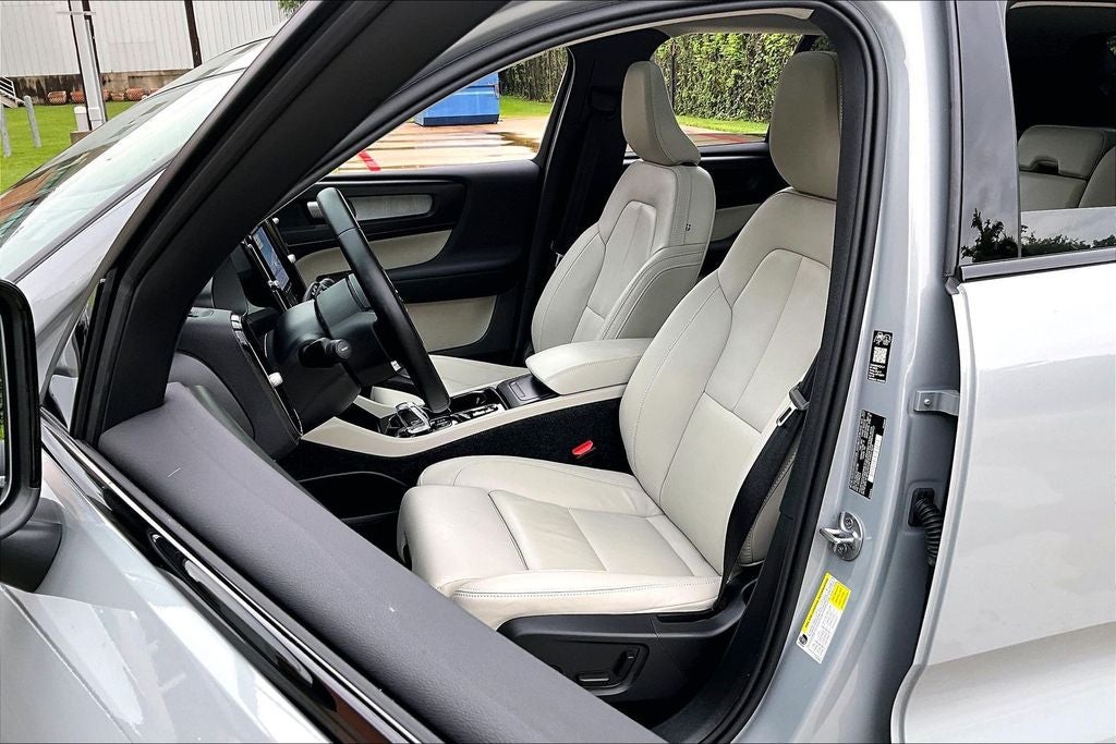 2026 Volvo XC40 B5 Plus