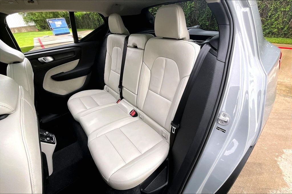2026 Volvo XC40 B5 Plus