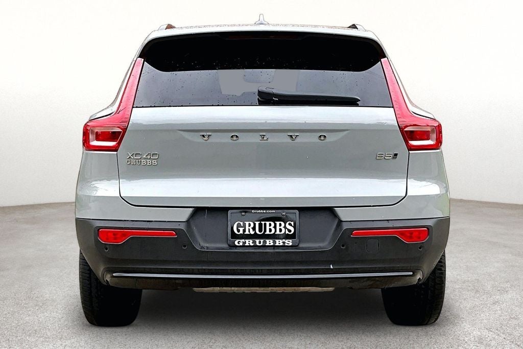 2026 Volvo XC40 B5 Plus