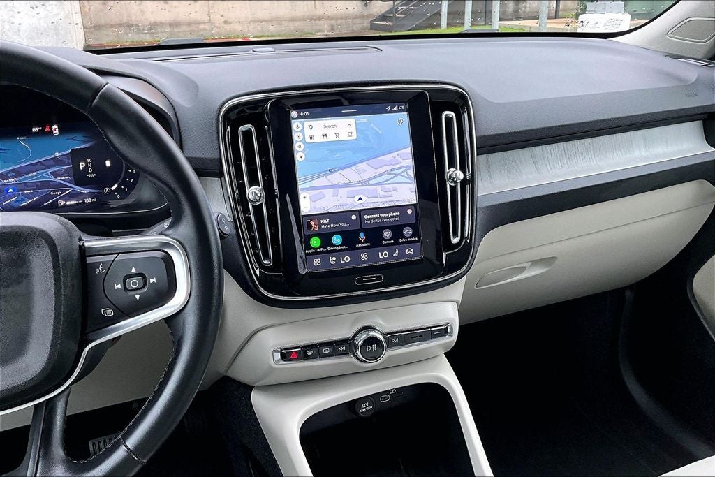 2026 Volvo XC40 B5 Plus