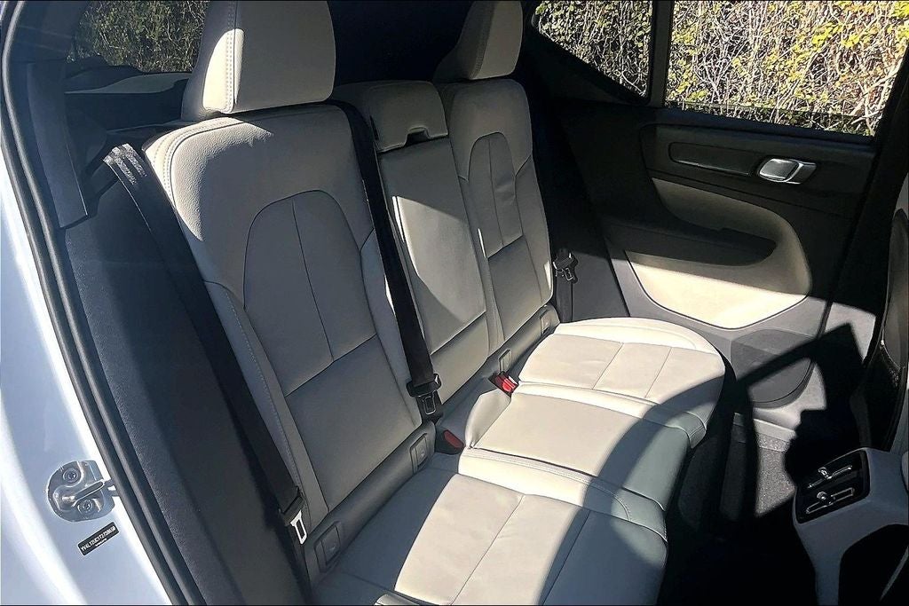 2026 Volvo XC40 B5 Plus