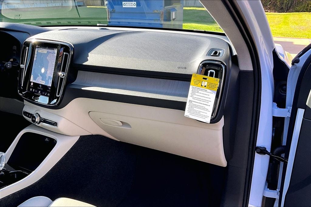 2026 Volvo XC40 B5 Plus