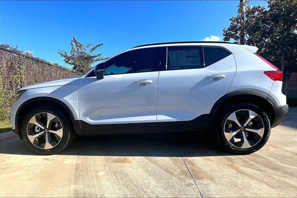 2026 Volvo XC40 B5 Plus