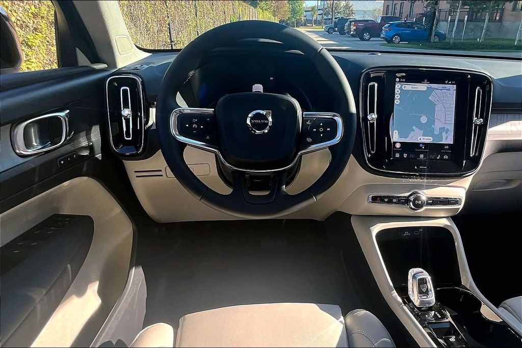 2026 Volvo XC40 B5 Plus