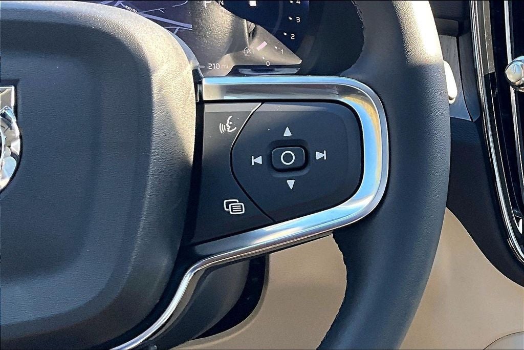 2026 Volvo XC40 B5 Plus