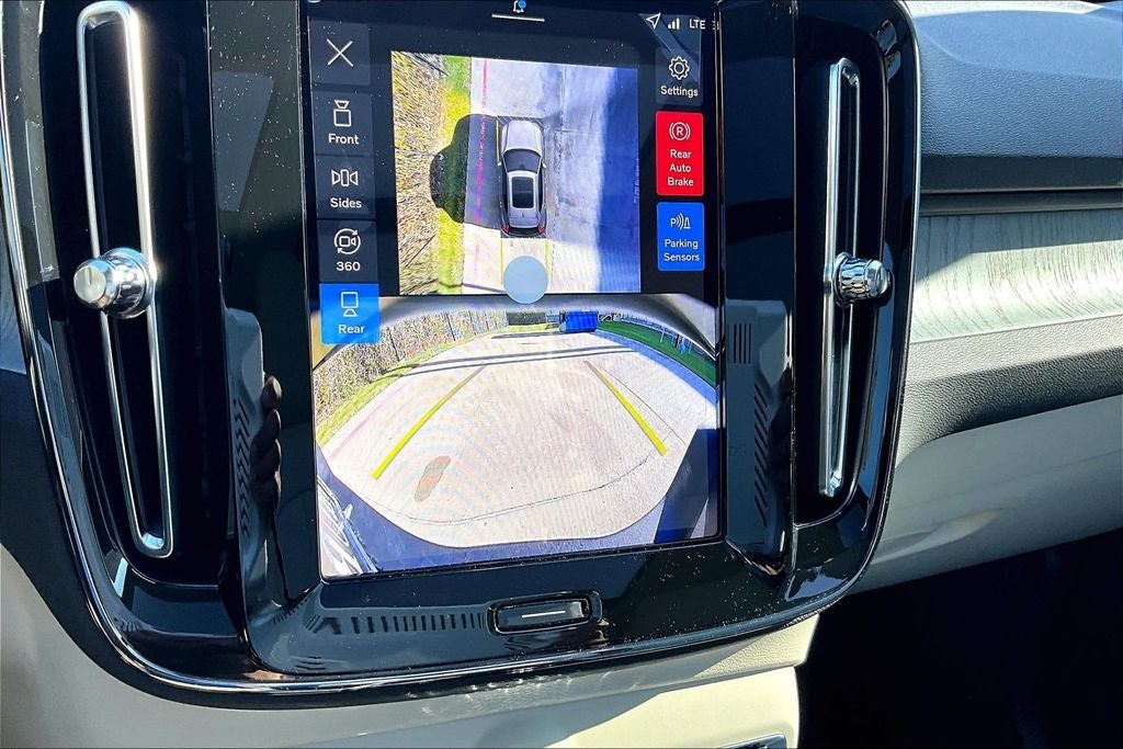 2026 Volvo XC40 B5 Plus