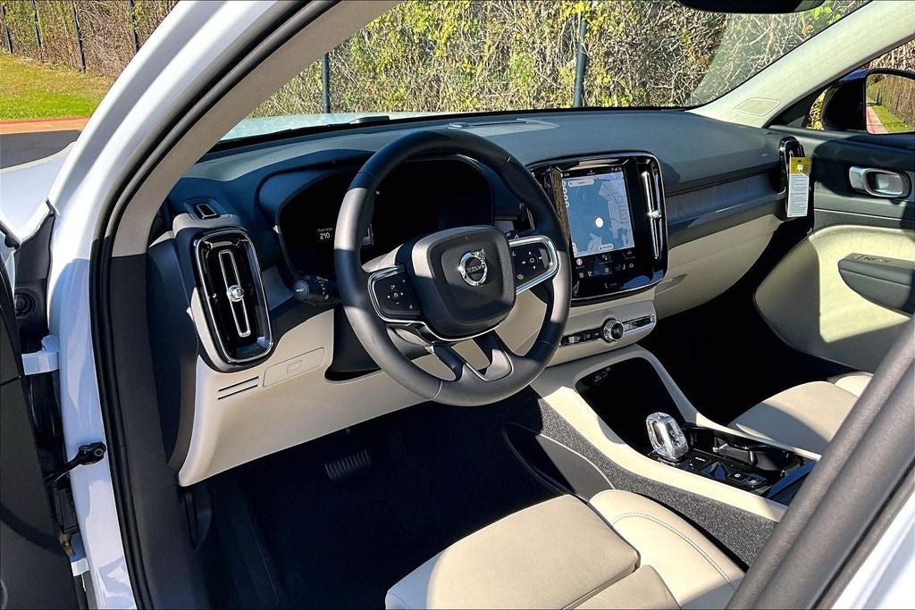 2026 Volvo XC40 B5 Plus