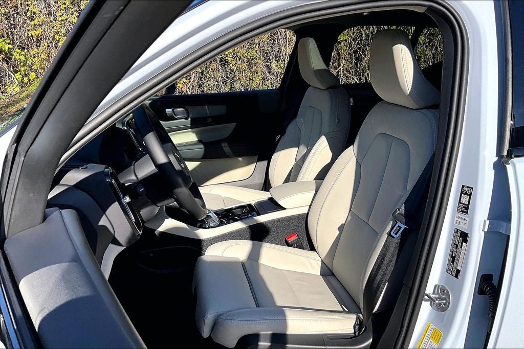 2026 Volvo XC40 B5 Plus