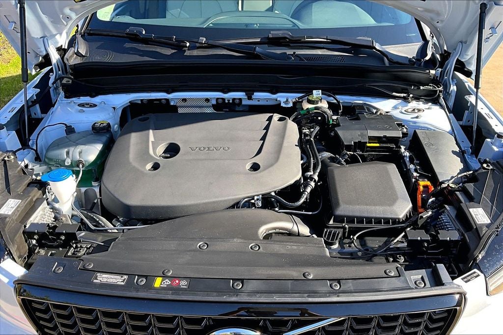 2026 Volvo XC40 B5 Plus