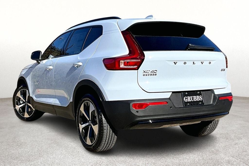 2026 Volvo XC40 B5 Plus