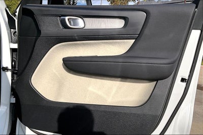 2026 Volvo XC40 B5 Plus