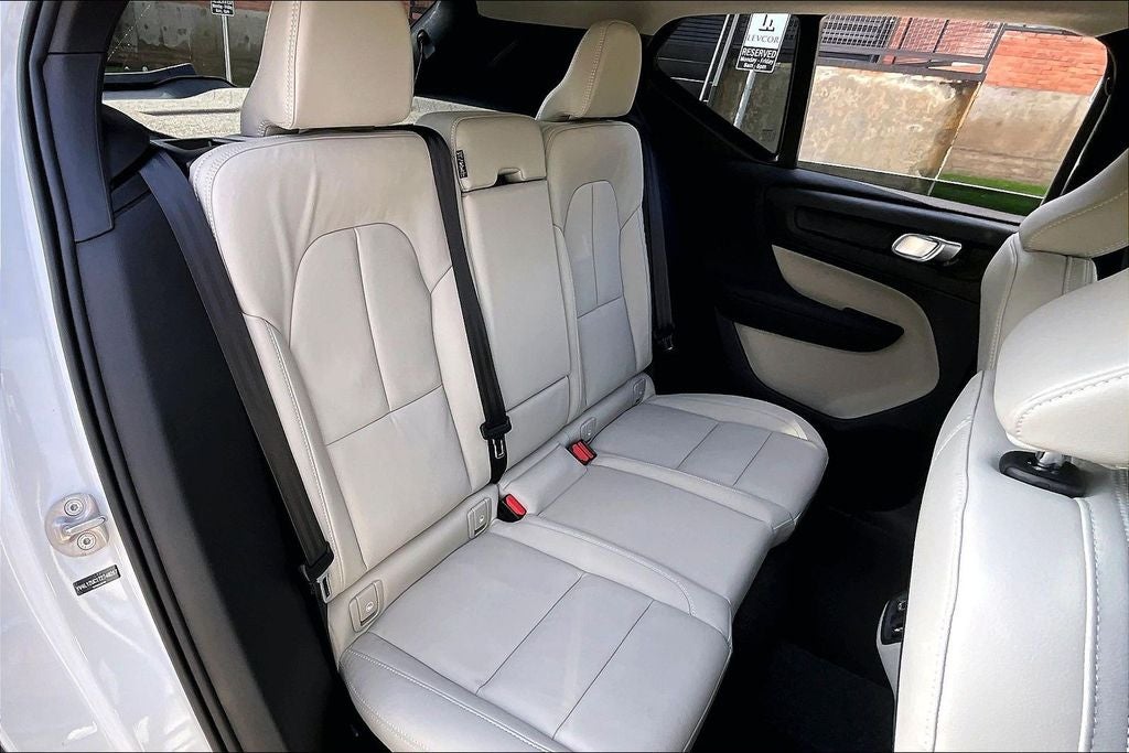 2026 Volvo XC40 B5 Plus