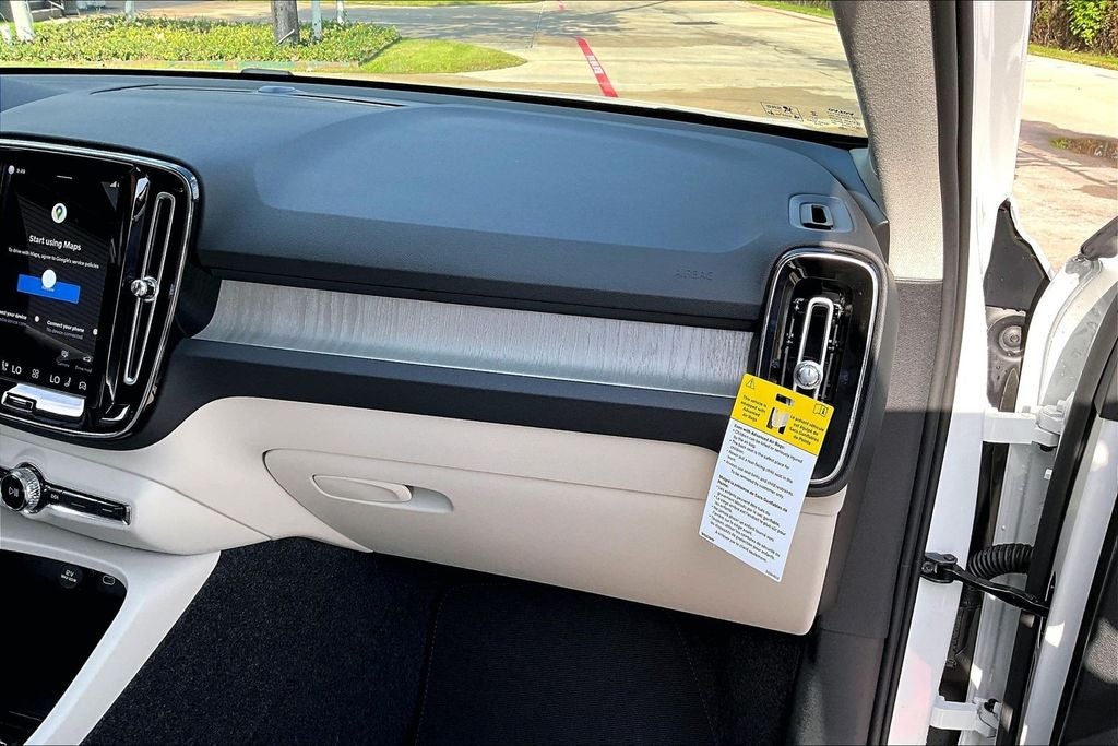 2026 Volvo XC40 B5 Plus