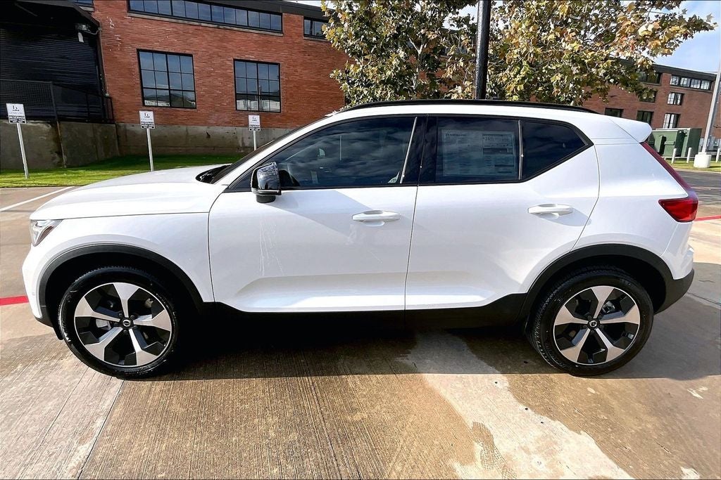 2026 Volvo XC40 B5 Plus