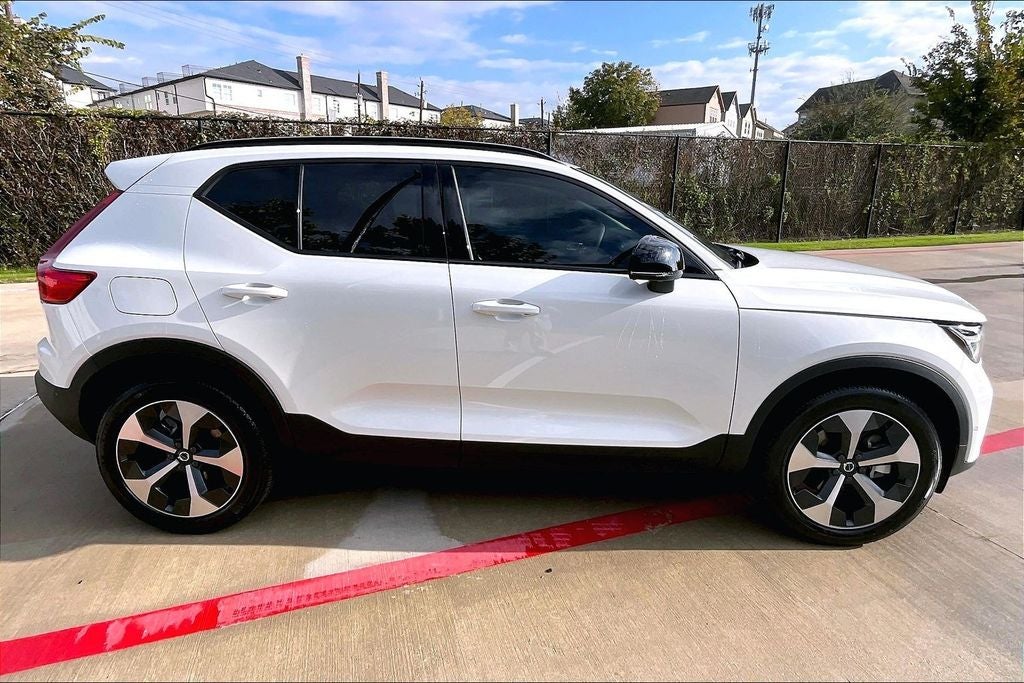 2026 Volvo XC40 B5 Plus