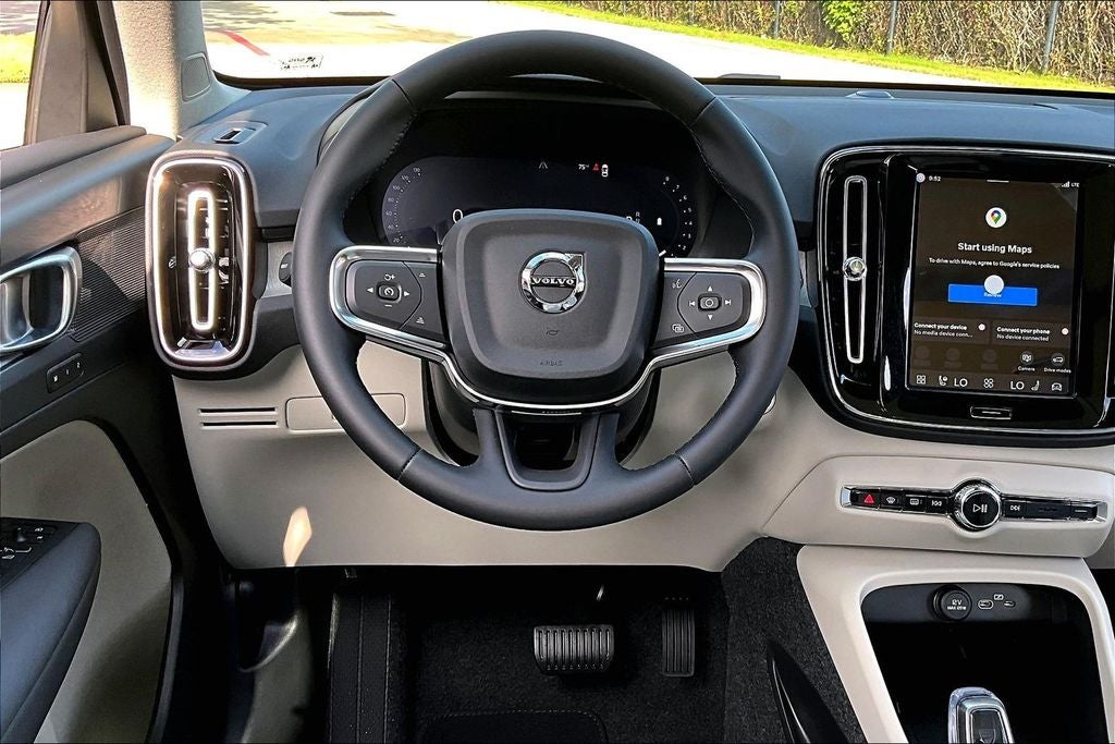 2026 Volvo XC40 B5 Plus