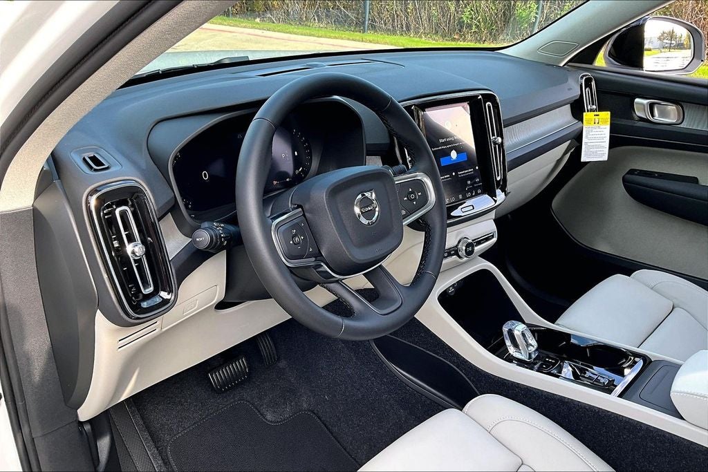 2026 Volvo XC40 B5 Plus