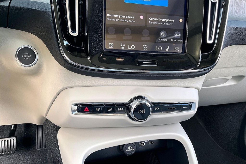 2026 Volvo XC40 B5 Plus